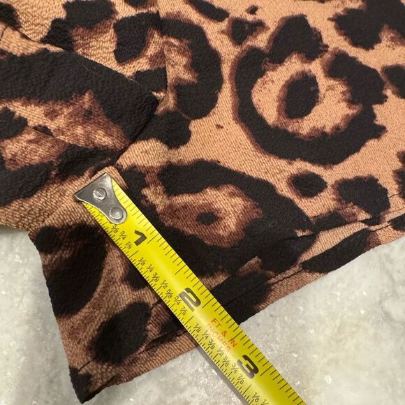 Leopard Print Crisscross Plunging Neck Belted
Romper Jumpsuit. Size 8 / 10 - Picture 10 of 12